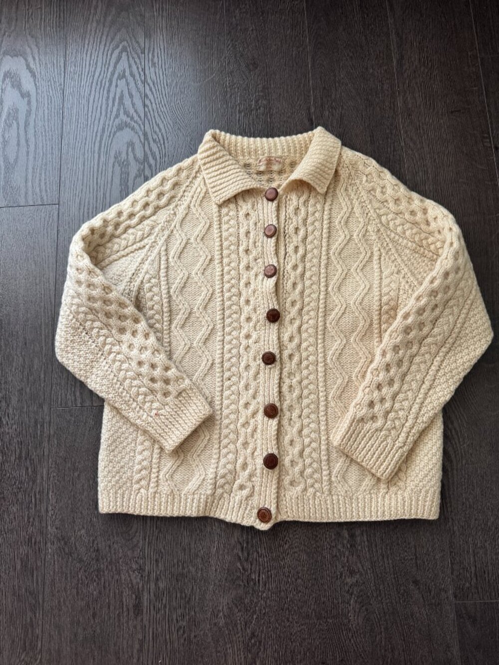 VINTAGE HANDMADE FISHERMAN STYLE CREAMY KNIT CARDIGAN WOOD BUTTONS